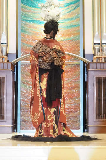 織田きもの専門学校のきもの科の学生が製作した廣瀬賞作品のモデル写真