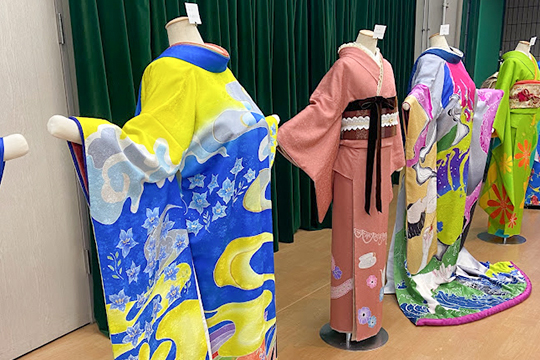 審査用に展示された織田着物専門学校の着物科学生たちが作った着物