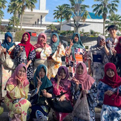 マレーシアに到着した織田着物専門学校の着物科学生