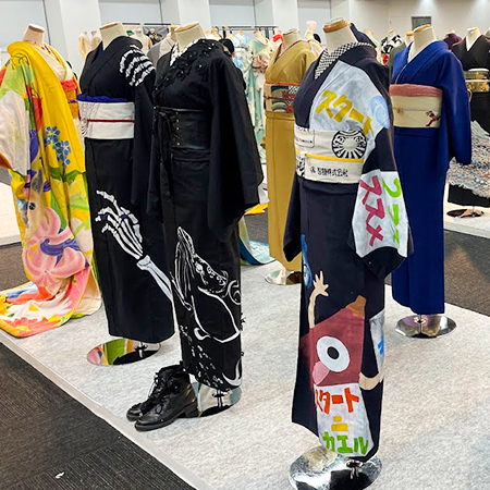 東京着物ショー2025着物スタイル展に織田着物専門学校着物科の学生作品を出展する様子