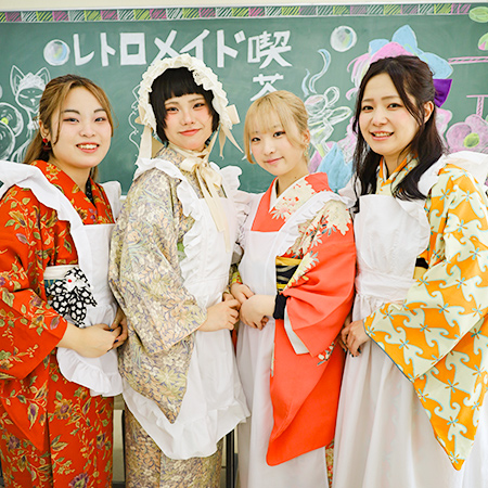 レトロメイド喫茶を担当した織田着物専門学校着物科の学生