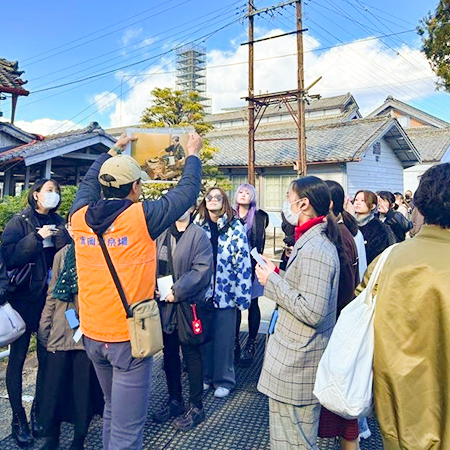 着物や和装に欠かせない絹の歴史を学ぶ織田着物専門学校着物科学生