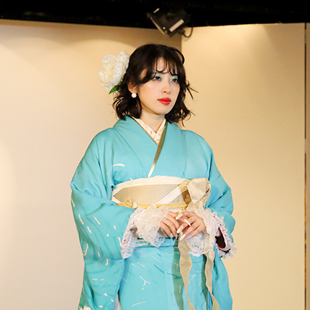 着物ショーに向けて織田着物専門学校着物専攻科学生が製作した作品