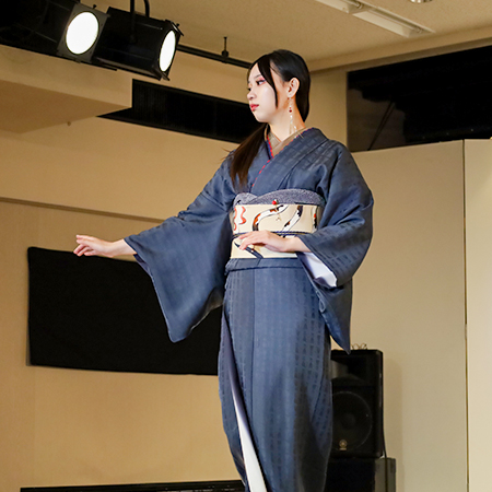 無地染着物・ロウケツ染帯部門で優秀賞を受賞した織田着物専門学校着物科学生の作品