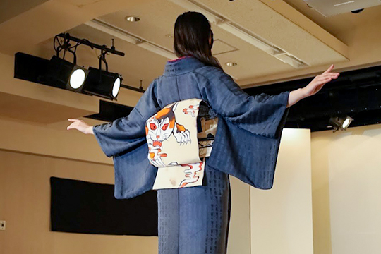 織田着物専門学校着物科学生の2026年優秀賞無地染着物とロウケツ染帯部門作品